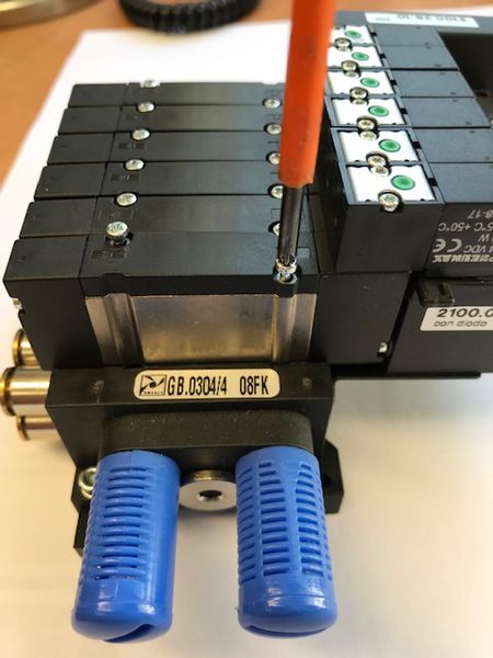 Fichier:Changing Pneumax Valve slice IMG 2490.jpg