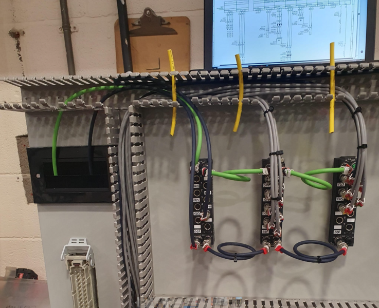 Fichier:R0015341 Bench Assemble Electrical Cabinet with Pneumatics and controls Screenshot 2024-01-12 120051.png