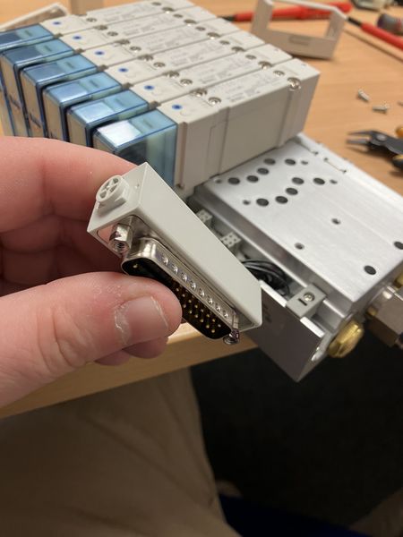 Fichier:How To Change the D-Sub Support Stands on a SMC Valve Bank Media 7-FEF8DD94-90DE-4054-A5EC-D1D49A9F0559.jpg