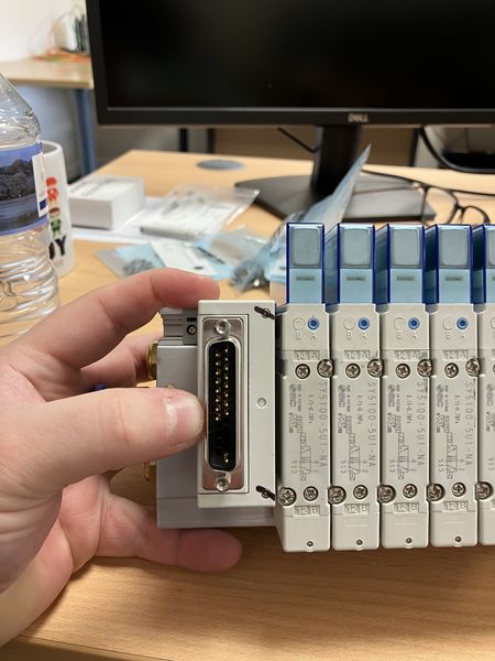 Fichier:How To Change the D-Sub Support Stands on a SMC Valve Bank Media 1-E57D0A44-5B4B-4D35-9378-E701DC99D740.jpg