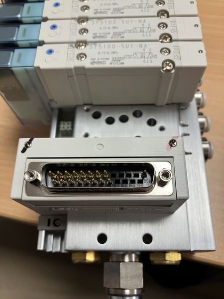Fichier:How To Change the D-Sub Support Stands on a SMC Valve Bank Media 2-C19F0000-7E93-4A2C-A862-5C2F558C7B50.jpg