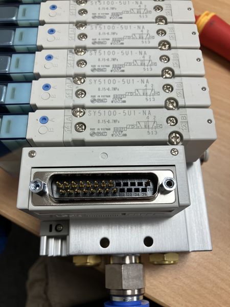 Fichier:How To Change the D-Sub Support Stands on a SMC Valve Bank Media 18-3CB7E466-2229-4A6C-BDE9-81F7D4B7617A.jpg