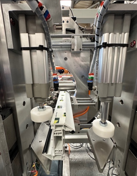 Fichier:90mm Z Profile Modifications ZX4 v Notch Clamps.png