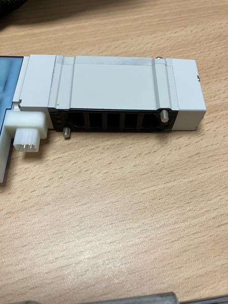 Fichier:How To Change the D-Sub Support Stands on a SMC Valve Bank Media 16-F598C900-DAFD-4D86-AC02-12D3595CF7CE.jpg